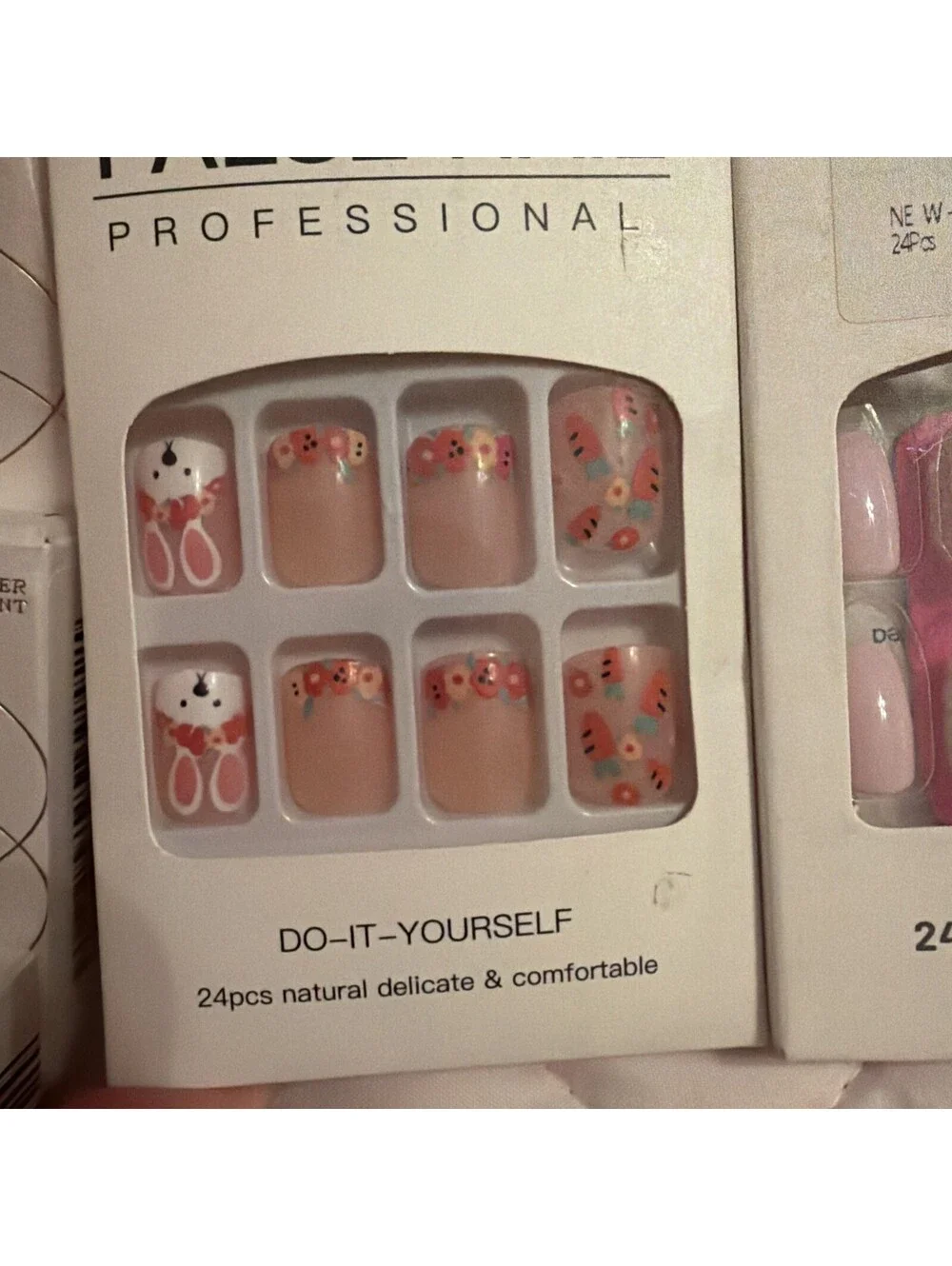 Nail Kits 16 Press Ons, 3 Uv Soak Off, 2 Nail Files, 4 Nail Glue, Metal Tools